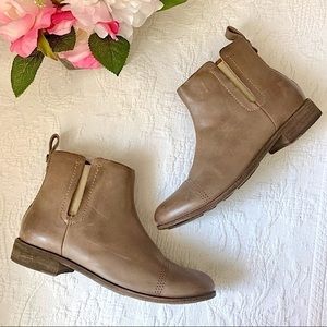OluKai Malie Chelsea Leather Ankle Boots Booties Clay Tan 8.5